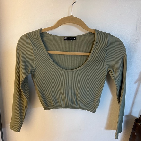 Zara Long Sleeve Crop top - Picture 2 of 4